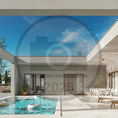 Beautiful Home In Tar * Poreč